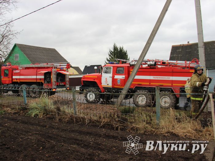 Сегодня в Великих Луках тушили пожар (ФОТО)