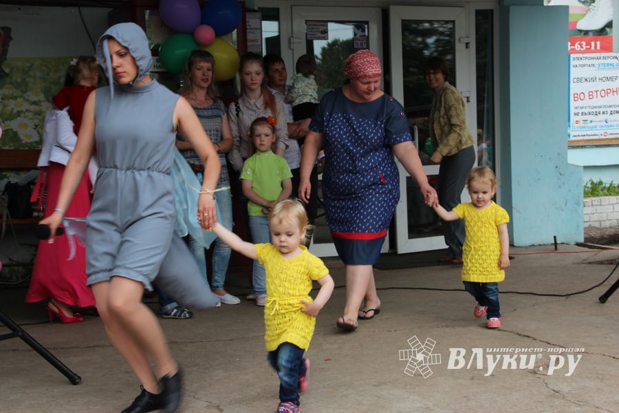 В Великих Луках чествовали близнецов (ФОТО)