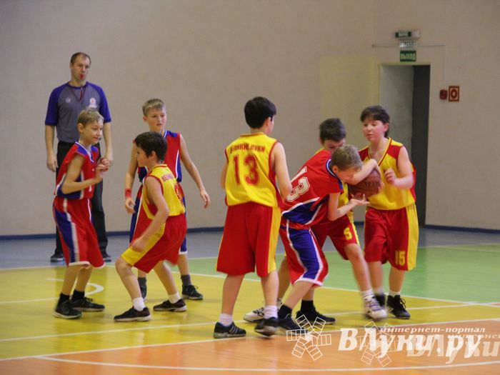 Великолукские баскетболисты стали победителями междугородних соревнований по баскетболу