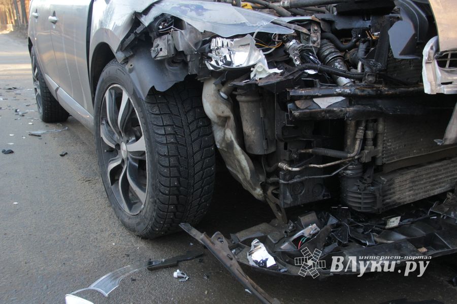 В Великих Луках произошло ДТП (ФОТО)