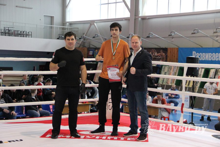 Открытый кубок по смешанному боевому единоборству ММА прошел в Великих Луках (ФОТО)