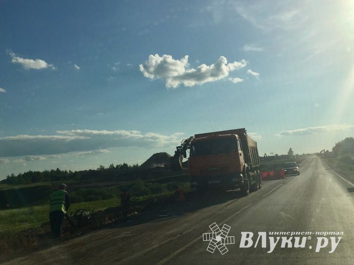 На трассе Рига-Москва идут дорожные работы (ФОТО)