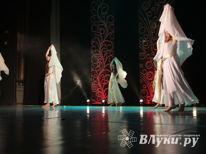 Юные артисты ГДК им. Ленина поздрвили пап с праздником (ФОТО)