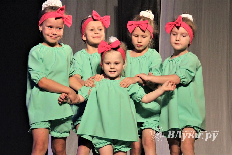Юные артисты ГДК им. Ленина отметили «Мамин день» (ФОТО)