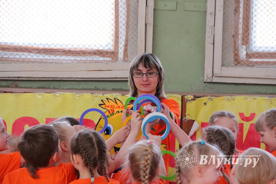 В Великих Луках стартовали спортивные соревнования среди дошколят «Юные олимпионики»