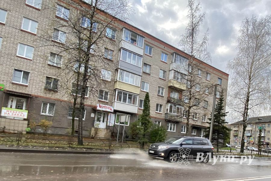 Великие лужи вновь заполнили Великие Луки (ФОТО)