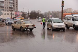 Ну не умеют в Великих Луках ездить по кольцу