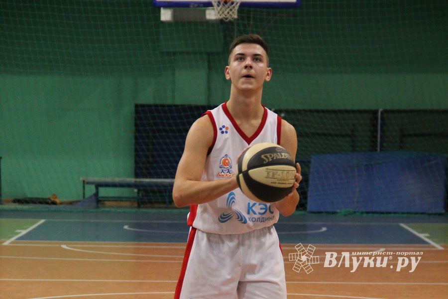 В Великих Луках прошли финальные игры муниципального этапа «КЭС-Баскет» (фото)