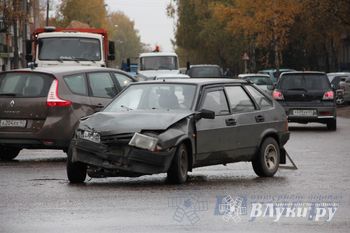 ДТП на перекрестке проспекта Гагарина и улицы Дьяконова (ФОТО)
