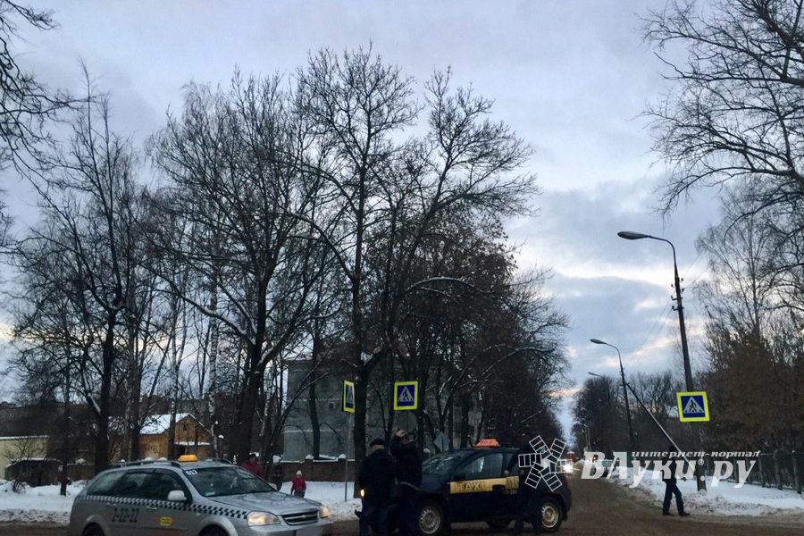 В Великих Луках столкнулись два такси (ФОТО)