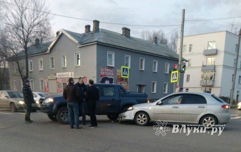 В Великих Луках произошло ДТП (ФОТО)