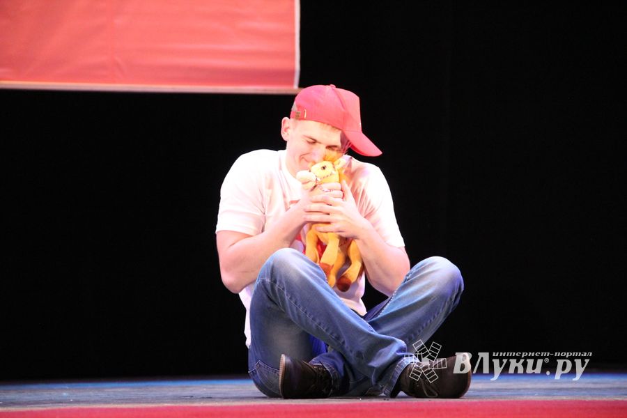 Осенняя игра КВН, посвященная 850-летию Великих Лук (фото)