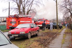 В Великих Луках на ул. Ползунова горит дом (ФОТО)
