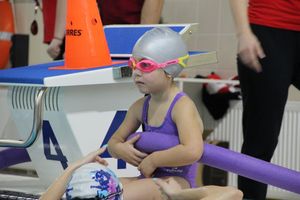 Соревнования по плаванию на призы Деда Мороза прошли в Великих Луках (ФОТО)