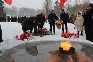 В Аллее Героев в Великих Луках прошёл Торжественный митинг  (ФОТО)