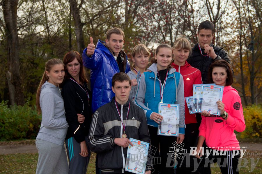 В Великих Луках прошел «Осенний кросс» 
