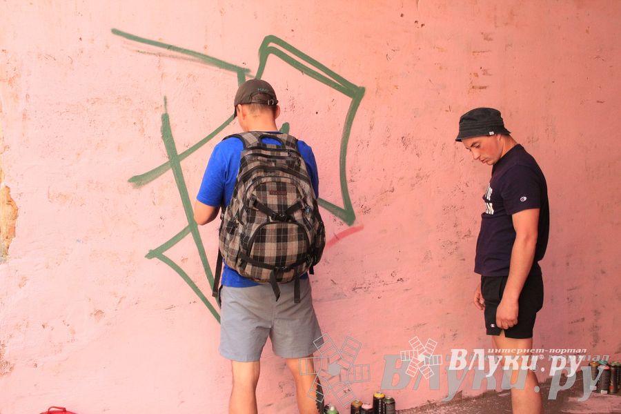 В Великих Луках прошел городской конкурс «Граффити — новый взгляд»