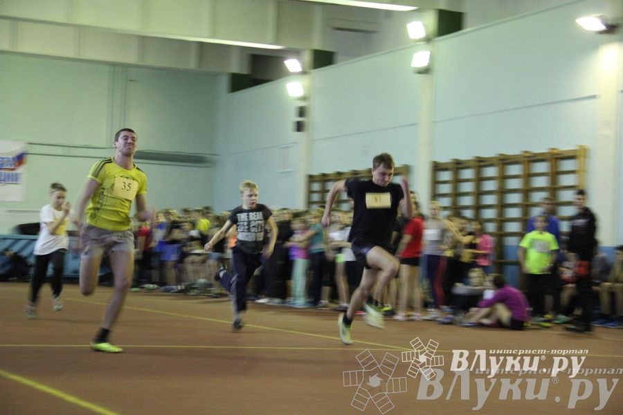 В Великих Луках прошли соревнования по легкой атлетике (фото)