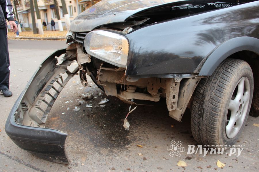 ДТП на проспекте Ленина в Великих Луках (ФОТО)