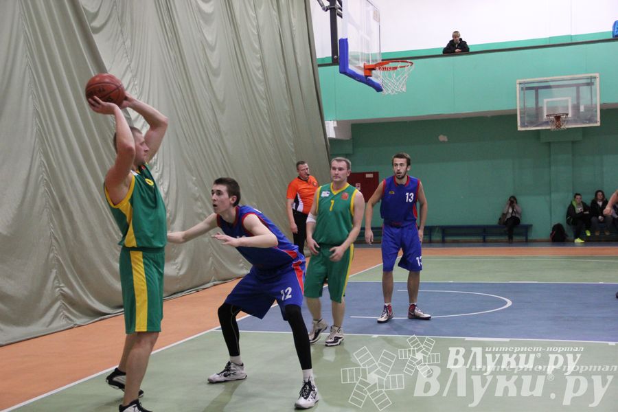 Команда «Экспресс» стала обладательницей Кубка г. Великие Луки по баскетболу