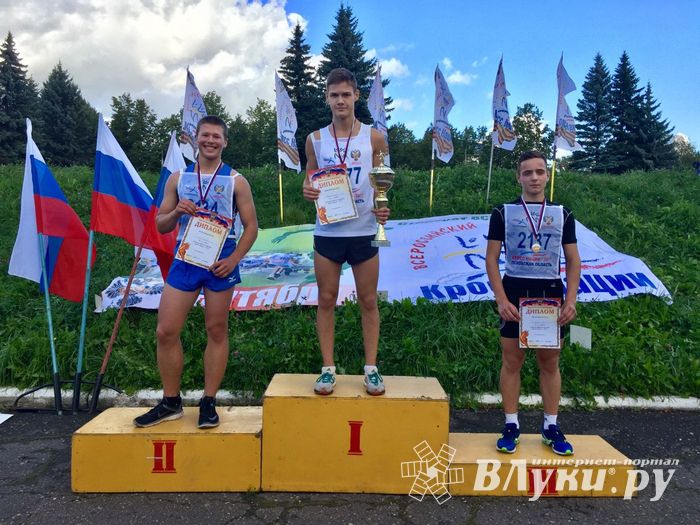 В Великих Луках стартовал Всероссийский день бега «Кросс нации-2017» (ФОТО)