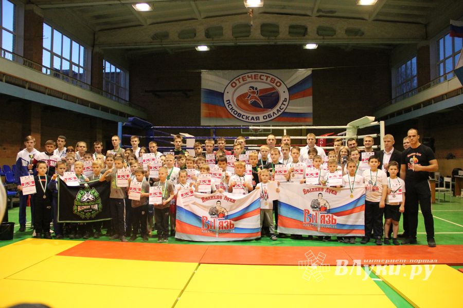 В Великих Луках прошли соревнования по кикбоксингу (ФОТО)