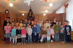 Волонтеры Великолукского района организовали добровольческую акцию «Новогодний подарок» (фото)