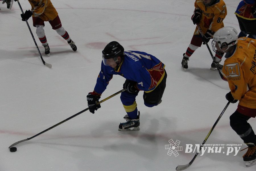 Великолукские хоккейные клубы провели матч в рамках чемпионата города (ФОТО)