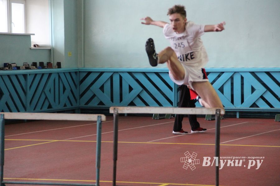 В Великих Луках легкоатлеты закрывают зимний сезон (ФОТО)