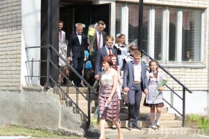 В Великих Луках прозвенели «Последние звонки»