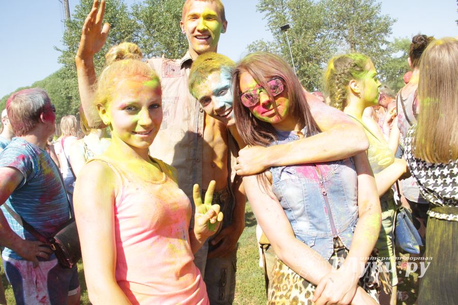 Яркие эмоции «ColorFest» в Великих Луках (ФОТО)