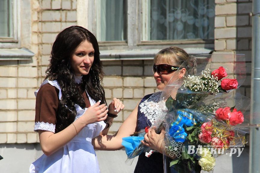 В Великих Луках прозвенели «Последние звонки»