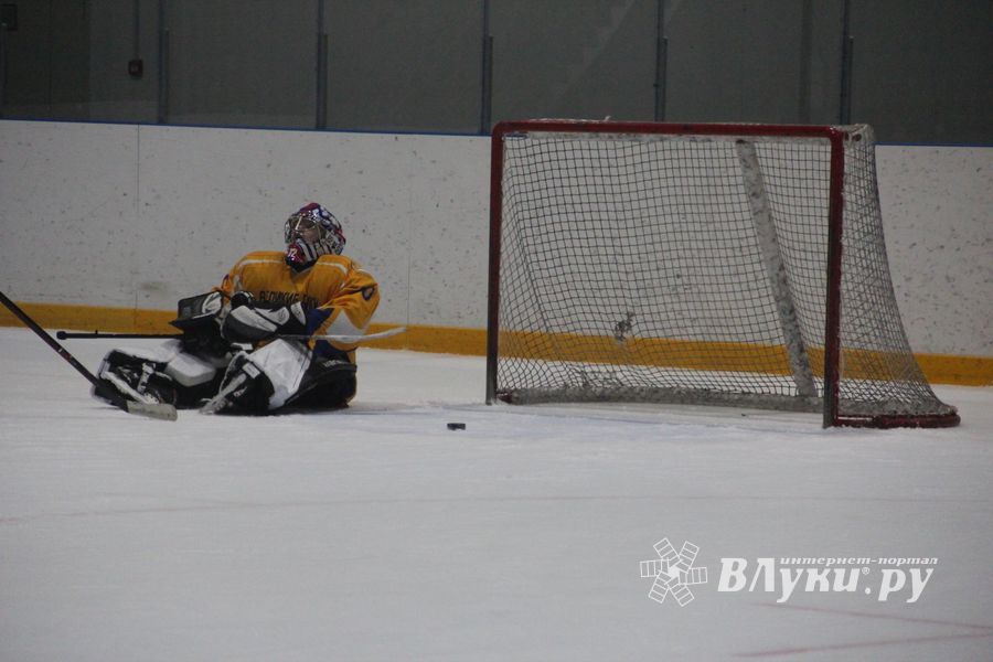 Хоккейные матчи чемпионатов города Великие Луки и Псковской области по хоккею прошли в СОК «Айсберг» (ФОТО)
