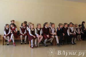 Великолукских лицеистов посвятили в «Маленькие мастера»