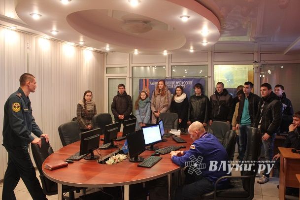 Псковские студенты посетили Центр управления в кризисных ситуациях (фото)