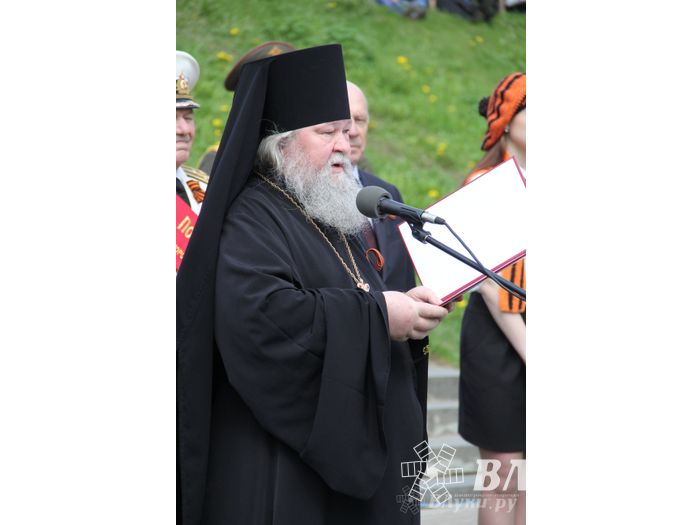 Парад Победы в Великих Луках (фото)