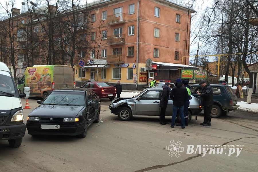 В Великих Луках произошло ДТП