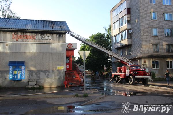 В Великих Луках произошёл пожар в магазинах (ФОТО)