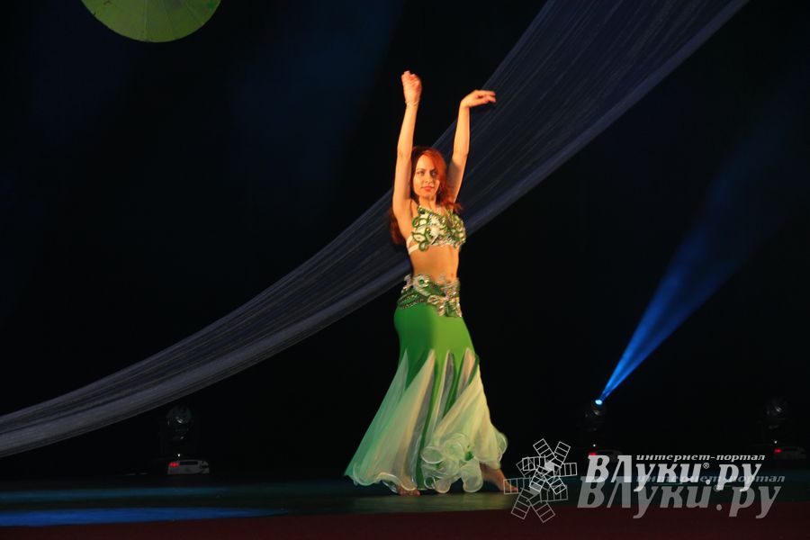 В ДК ЛК прошел музыкально-танцевальный спектакль «Босиком по млечному пути» (фото)