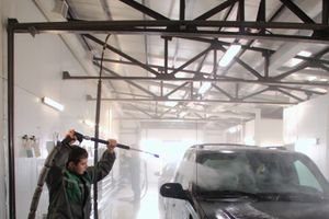 Автомойка в Великих Луках дарит подарки в День автомобилиста (ФОТО)