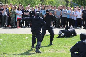 Спецназ «разгромил» на Дятлинке «банду»