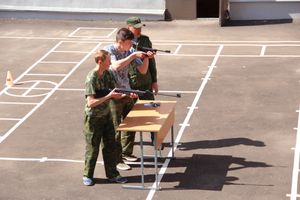 В Великих Луках в 10 лицее «освободили» заложников (ФОТО)