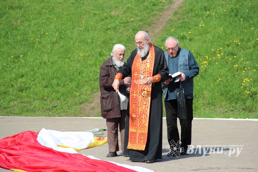 Шар, посвященный 850-летию города, поднялся над Великими Луками (ФОТО)