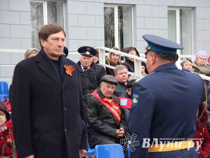 В Великих Луках прошел Парад Победы (ФОТО)
