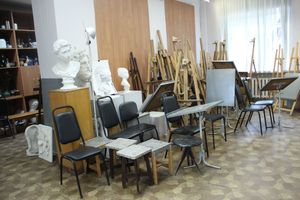 В Великих Луках ремонтируют детскую художественную школу (ФОТО)