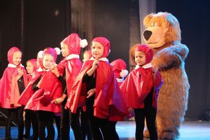 Юные артисты ГДК им. Ленина поздрвили пап с праздником (ФОТО)