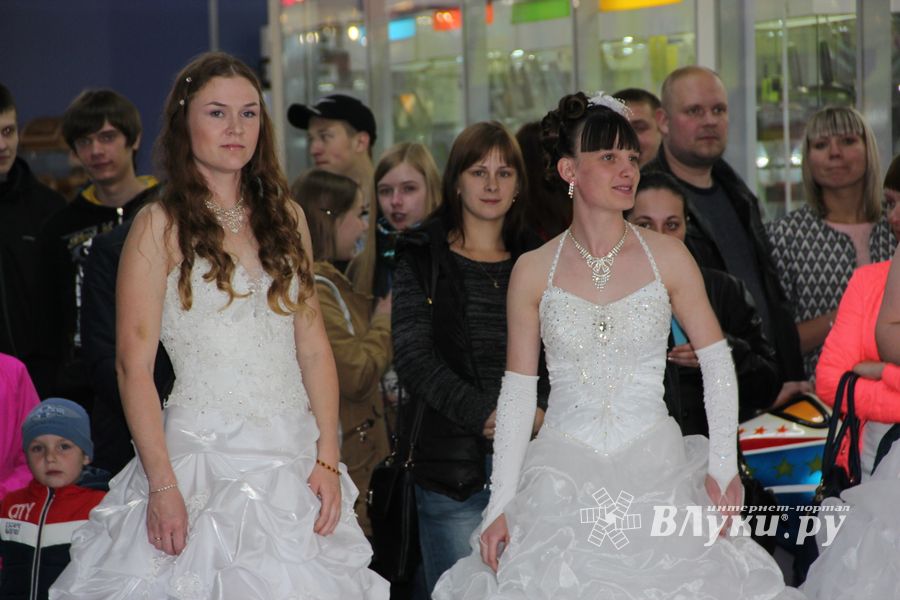 В Великих Луках бегали невесты (ФОТО)