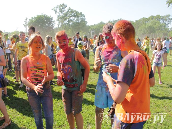 Яркие эмоции «ColorFest» в Великих Луках (ФОТО)