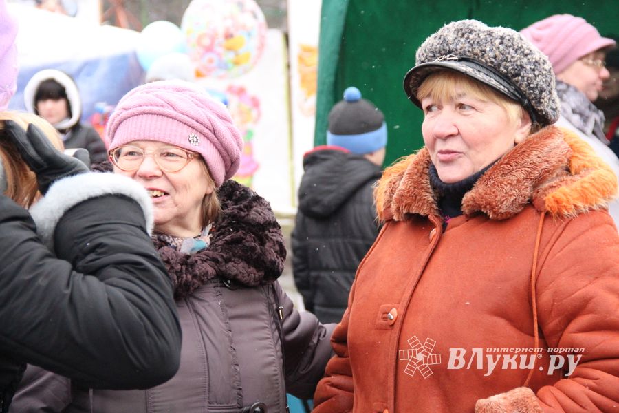 В Великих Луках сожгли Масленицу (фото)