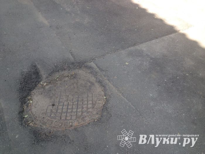 Великолучанка пожаловалась губернатору на новый асфальт во дворе (ФОТО)